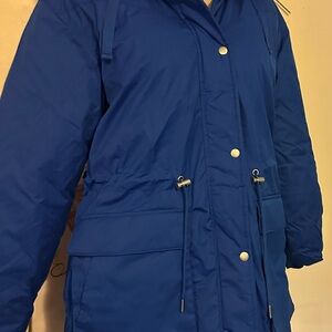 NWT Universal Thread coat in size Medium with a cobalt blue color zipper & snaps